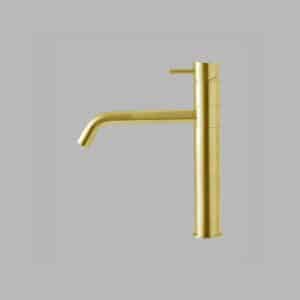 d line Køkkenarmatur med svingbar J-tud, 8,3 l/min - 200mm - børstet messing